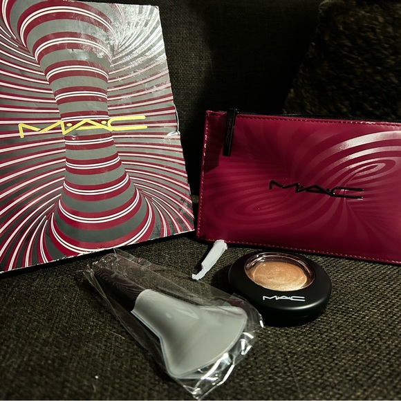 MAC Trick of the light mineralized skinfinish kit - Picture 7 of 7